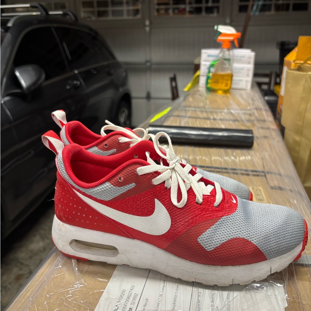 Nike Air Max Tavas in red and white #AirMax
5.5
